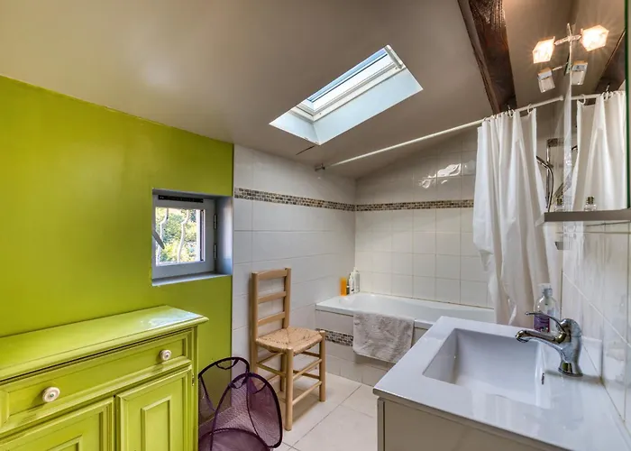 Cantegrel 1st Floor From 1 To 5 Bed & Breakfast 3*